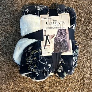 Faux fur throw blanket